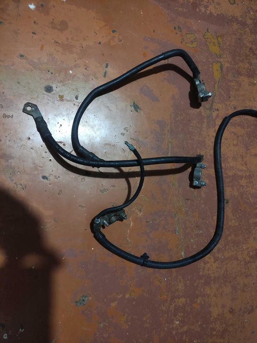 Продам клемму для аккумулятора плюсовая и минусовая оригинал