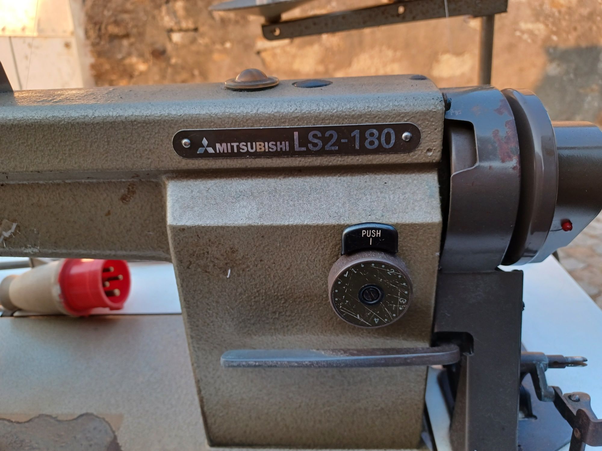 Maquina de custura industrial Mitsubishi
