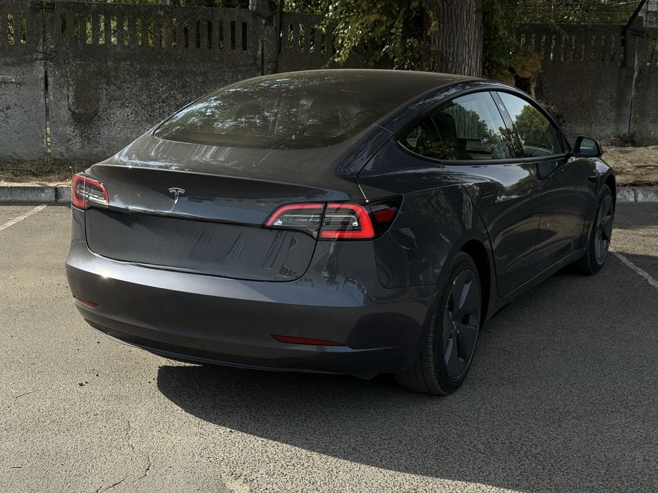 Аренда Тесла Модел 3, прокат авто Tesla Model 3