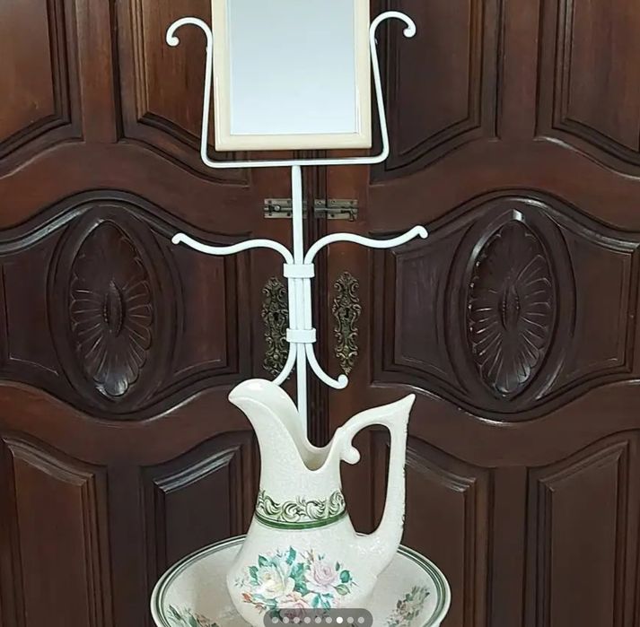 Lavatório  antigo portátil  com louça  Alcobaça e espelho