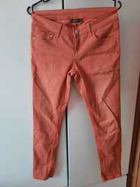 Koralowe spodnie jeansowe Esmara