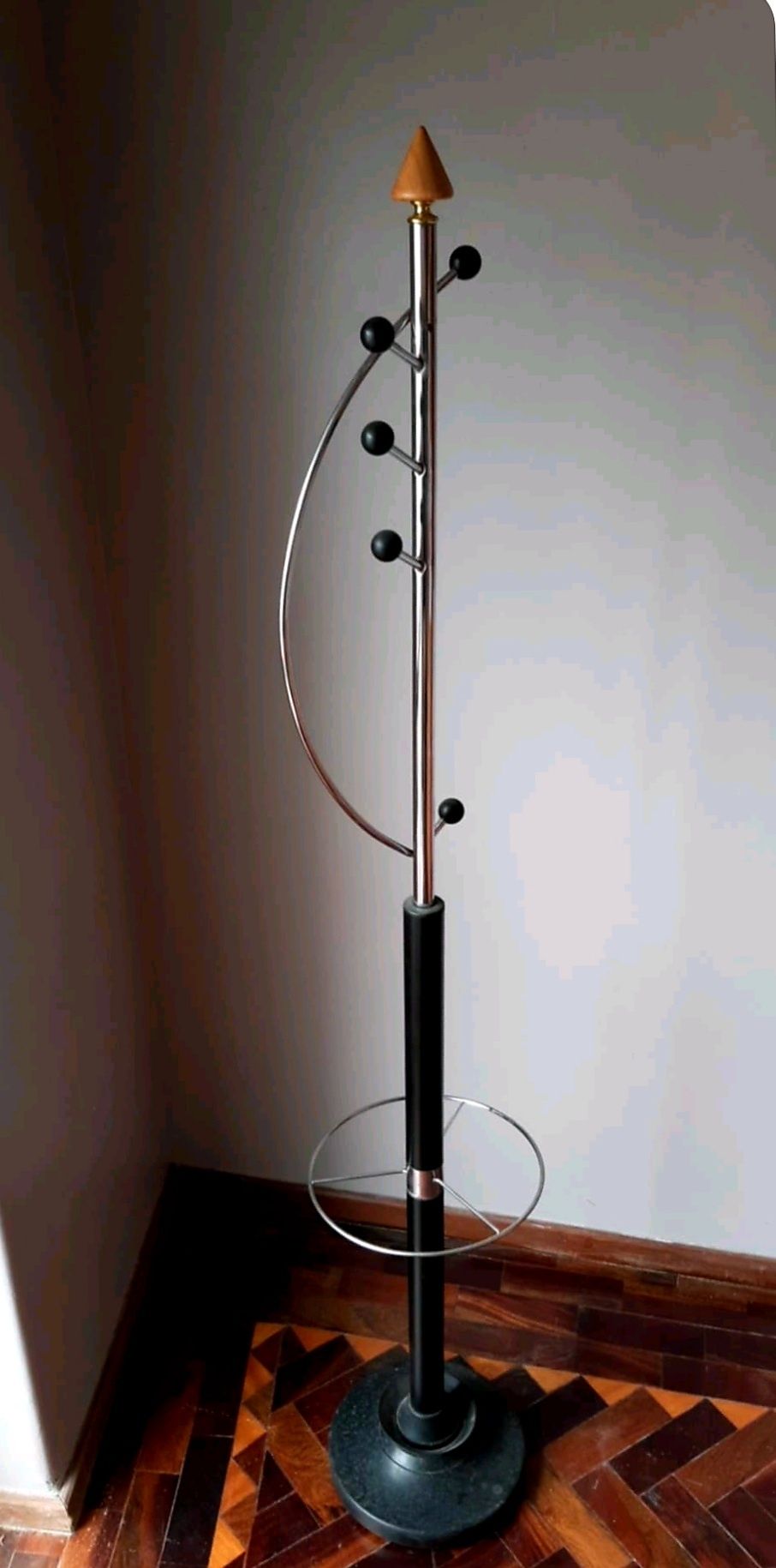 Bengaleiro de pé estilizado