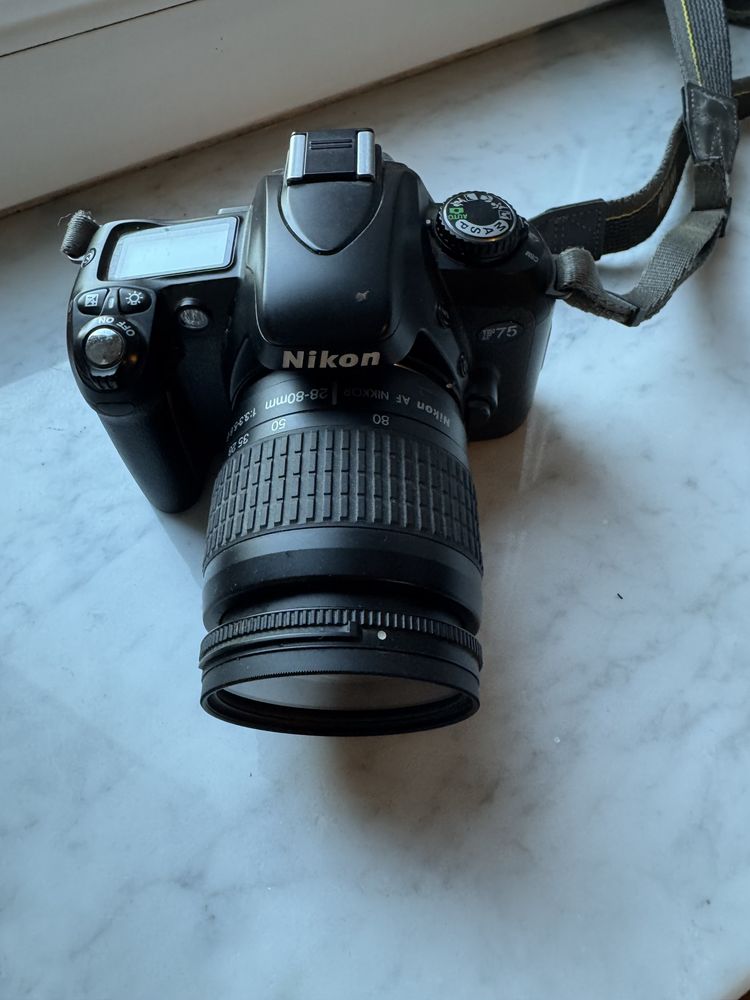 Aparat Nikon F75