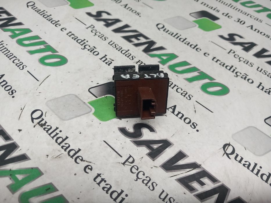 Comando / botão / interruptor vidros frente esquerdo VOLKSWAGEN Polo (