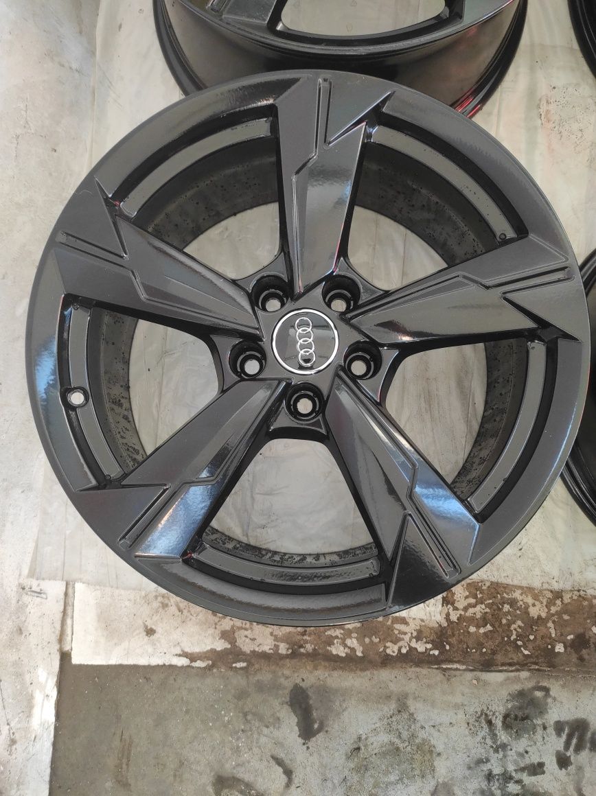 347 Felgi aluminiowe ORYGINAŁ AUDI R 18 5x112 otwór 66,6 CZARNE