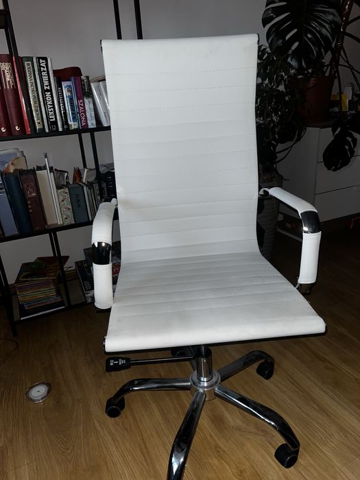 Fotel biurowy obrotowy skóra