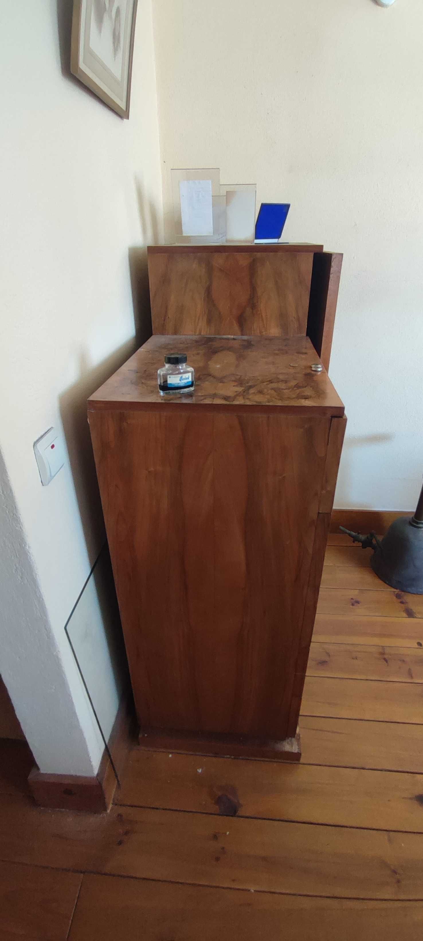 Mobiliário Vintage Anos 50/60 – Estante em Madeira Nobre