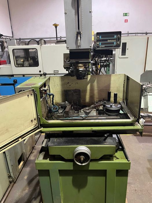 Máquina EDM Eletro-erosão CHMER