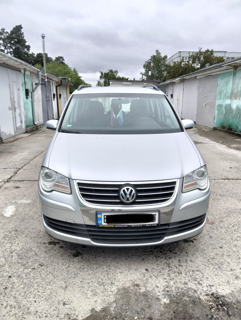 Продам Фольксваген Тоуран 1.4 turbo 103к.в 140к.с