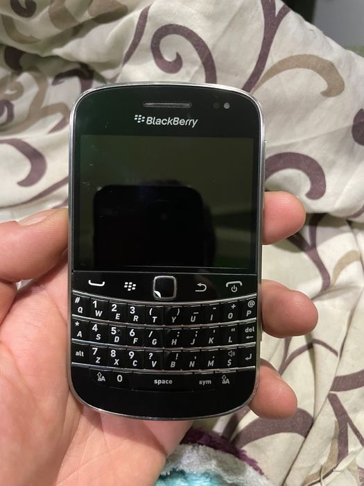 Телефон Blackberry 9900