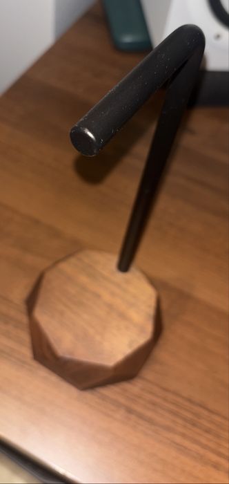 Stojak na słuchawki Oakywood
