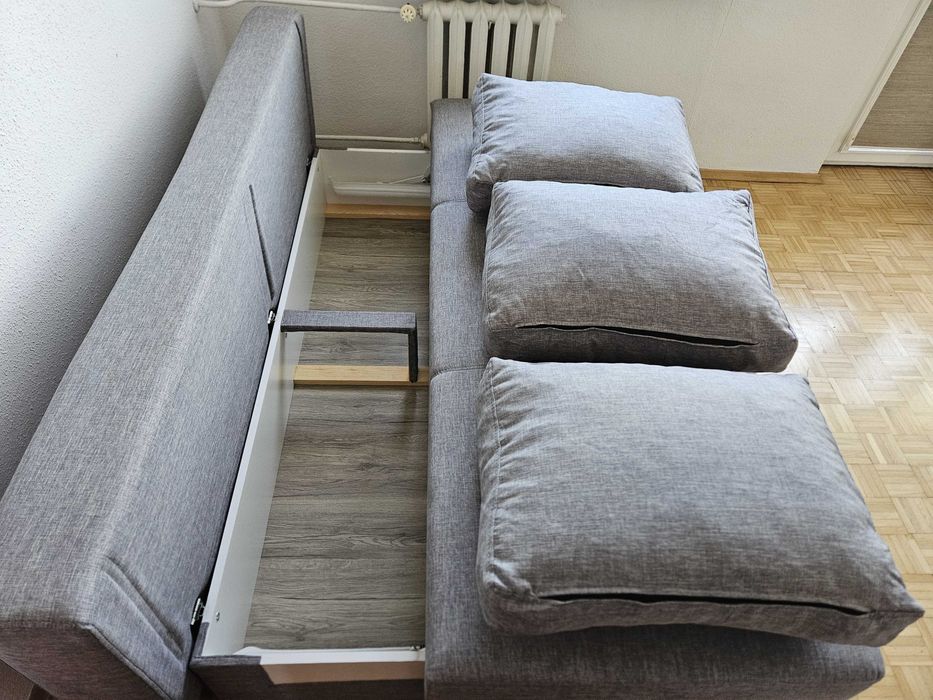Sofa rozkładana z pojemnikiem na pościel