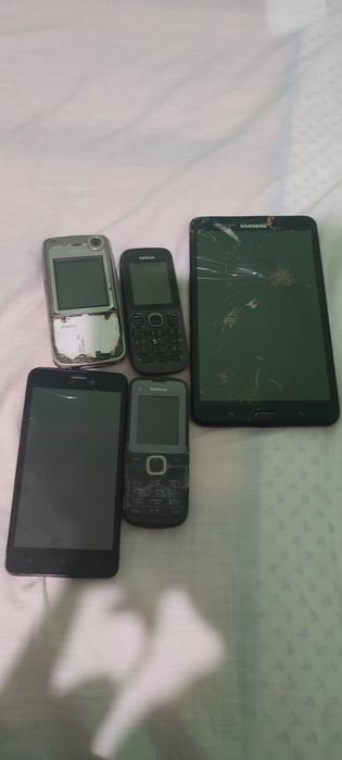 Продам неробочі телефони