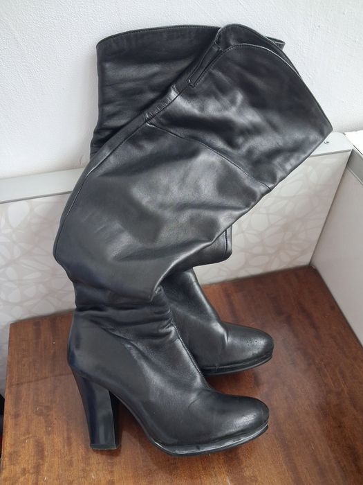 Жіночі ботфорди у гарному стані на підборах