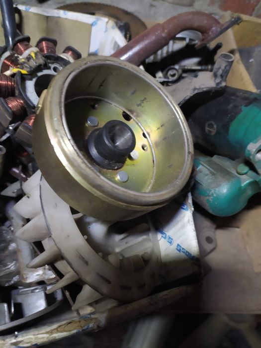 Скутер  выхлоп вариатор и ДР вайпер 150 остатки запчасти