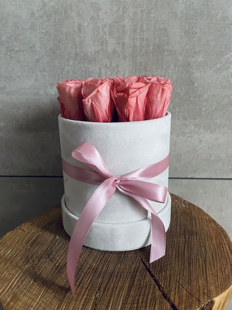 Flowerbox welur z różowymi wiecznymi różami, 12 wiecznych róż