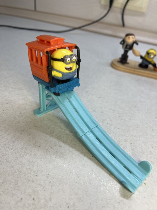 Фігурки Макдональдс Mcdonald’s Посіпаки Миньоны Динозаври Тварини