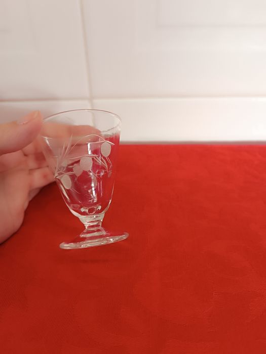 Copo Cristal Vintage. Com relevo. 7,5 cm