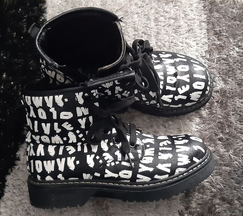 Botas SEASIDE Pretas e Brancas cano baixo 34