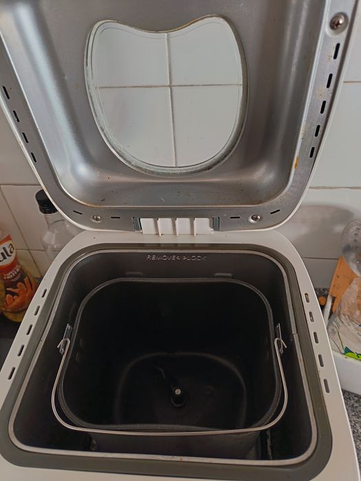 Máquina de fazer pão Clatronic