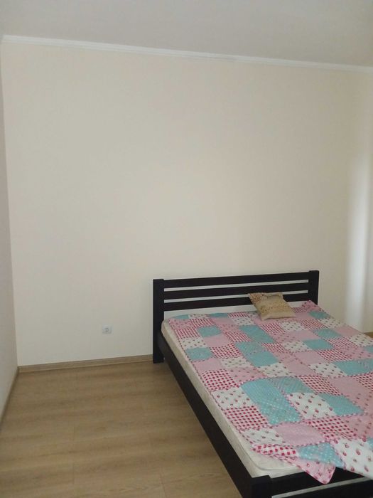 Зручний двохкімнатний будинок в центрі Берегова