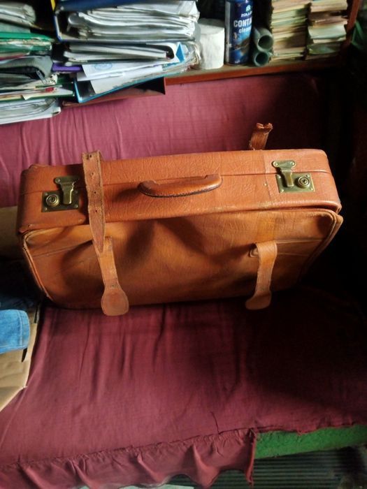 продам  чемодани