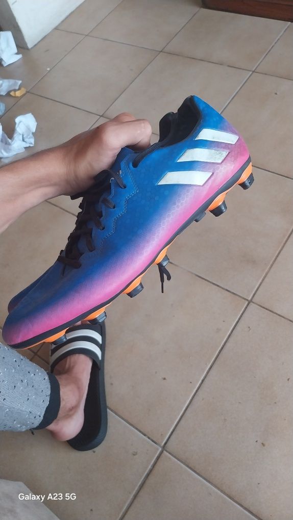 Chuteiras adidas novas usadas uma vez
