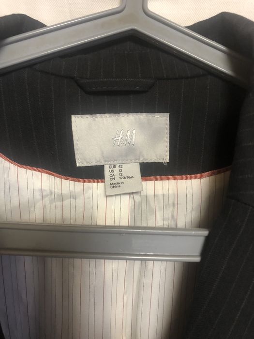 Жіночий класичний костюм марки H&M