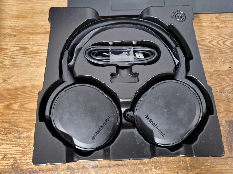 Słuchawki bezprzewodowe nauszne SteelSeries Arctis 7+ (3545)