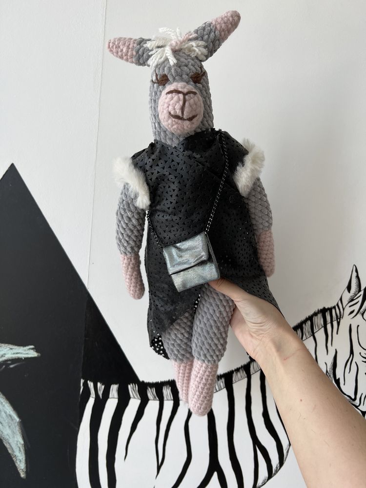 М’яка іграшка лама альпака ручна робота лялька амігурумі