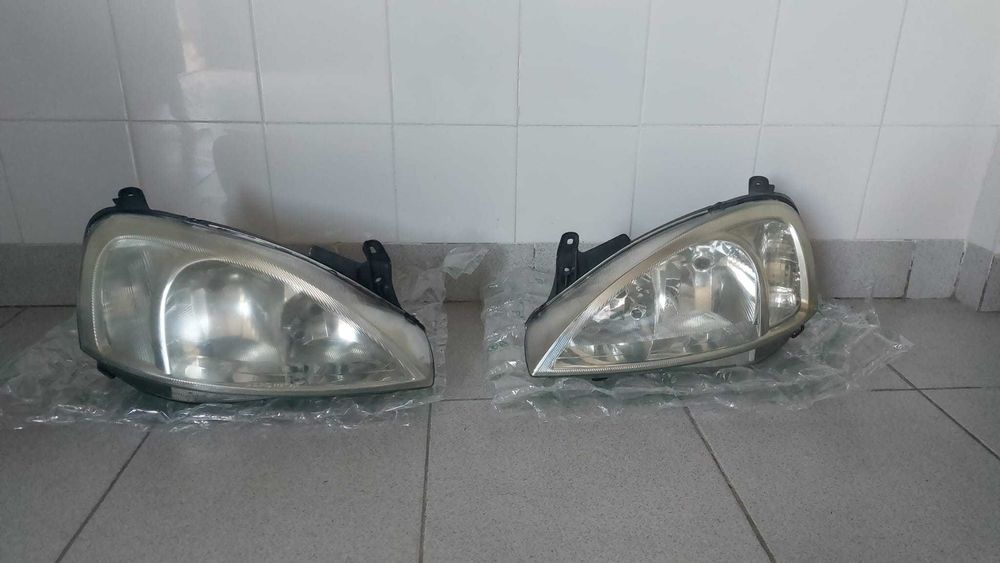 Conjunto de faróis Opel Corsa C