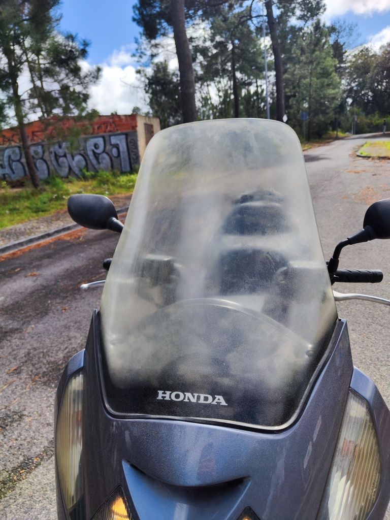 Honda Silver wing 400.