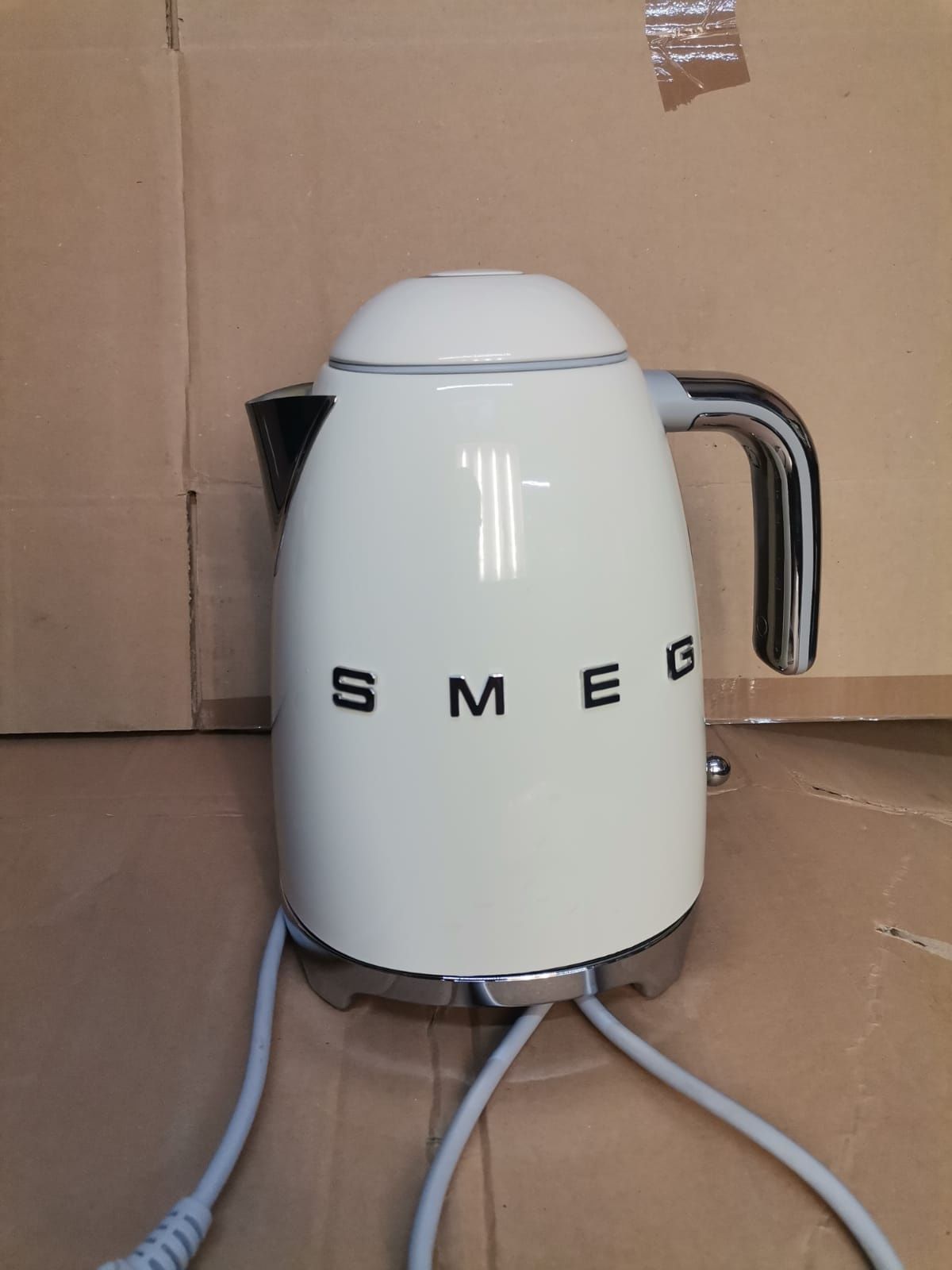 Czajnik elektryczny Smeg z regulacją temperatury KLFO4