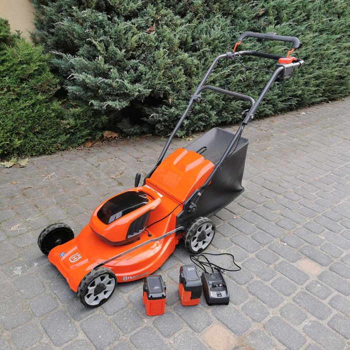 Kosiarka akumulatorowa HUSQVARNA 142iS.Stan jak Nowa.  2 Akumulatory