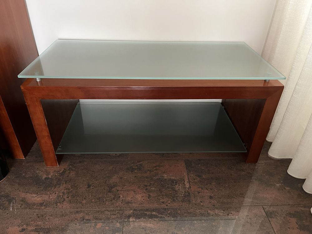Mesa de centro com vidro