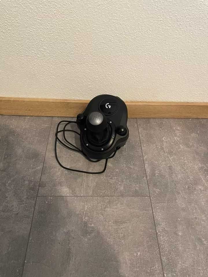 Kierownica LOGITECH G29 ze skrzynią biegów, objęta gwarancją, jak nowa
