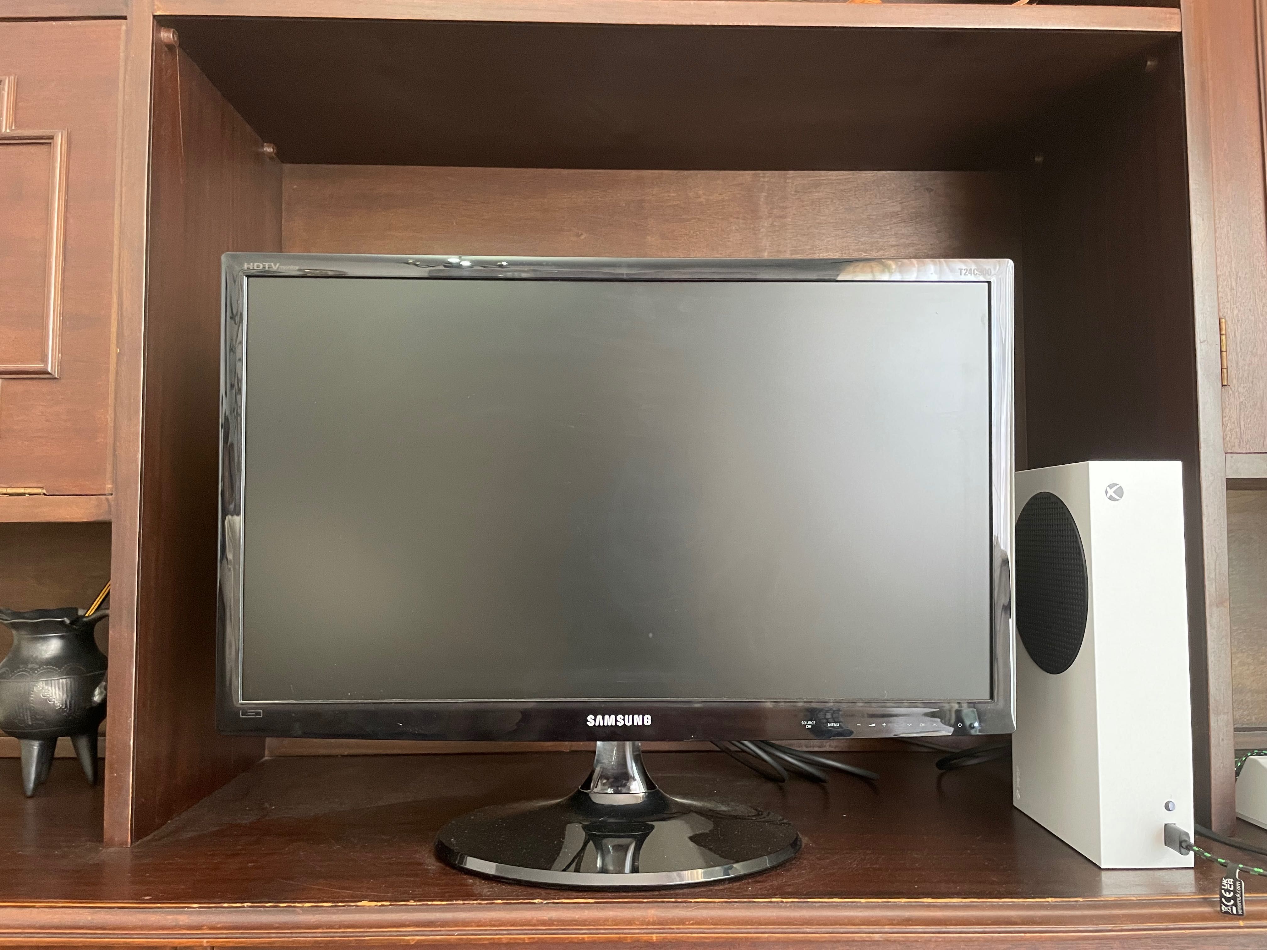 Samsung 24” HDTV lcd 24” T24C300