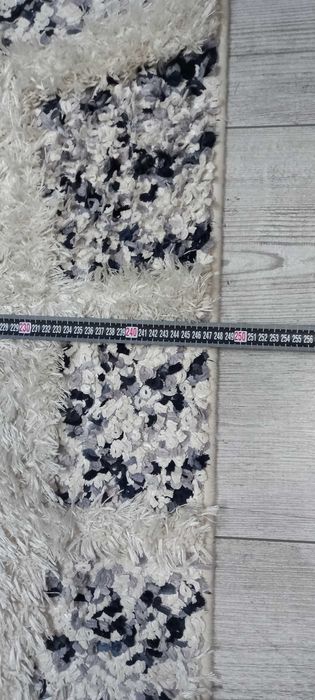 Килим кімнатний в хорошому стані.