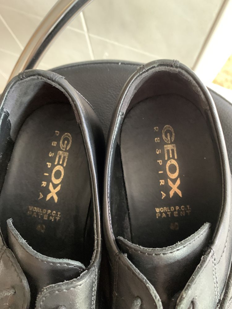 Sapatos pretos Geox originais