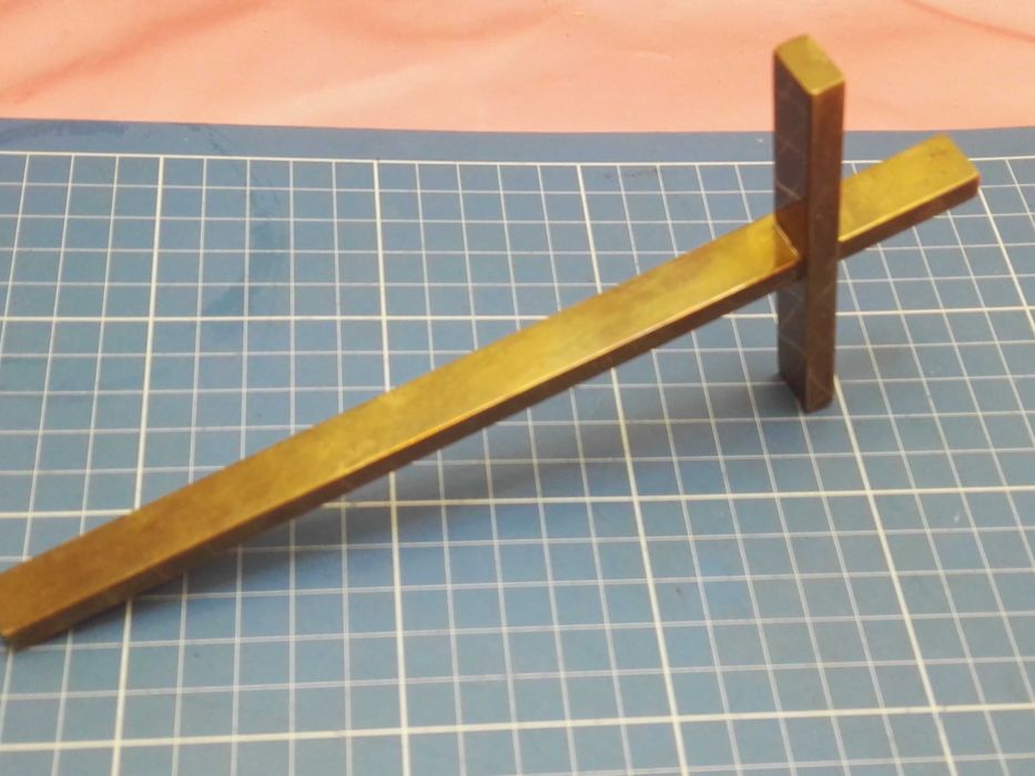 krzyż krucyfiks mosiężny wygrawerowane 13 domowy