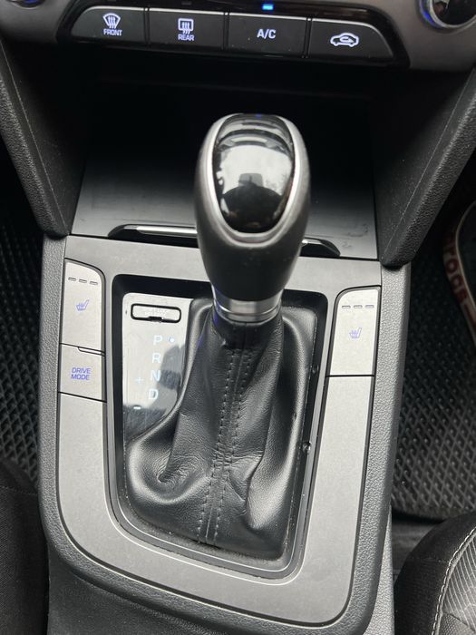 Hyundai Elantra 2016 год Автомат