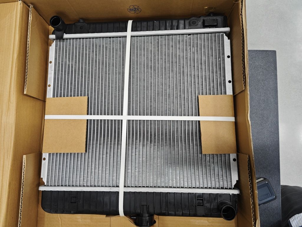Radiador água Mercedes w123 - Novo