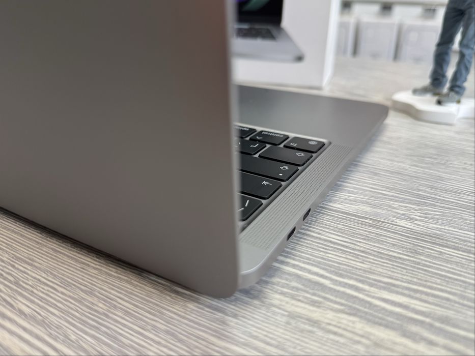 MacBook Pro 13  M2 / RAM 8 / SSD 256 GB / 2022 / Touch Bar