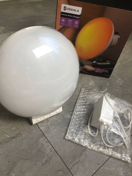 Dekala SRWW-S Настільний годинник будильник із бездротовою зарядною