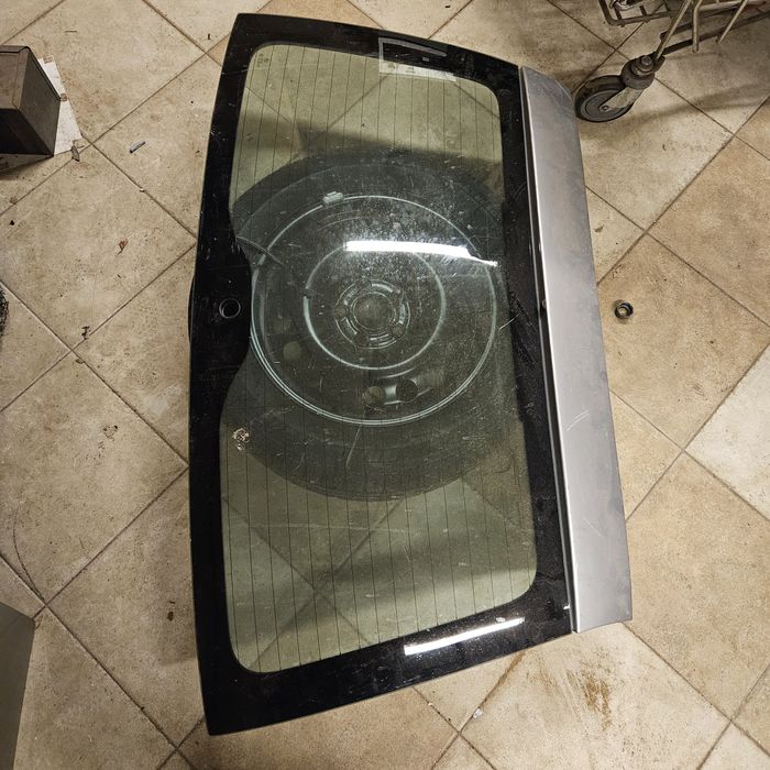 E39 touring kombi tylna mała klapa z szybą