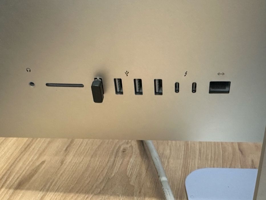 Apple iMac 21,4 2019 (i7, 16/256 Gb)