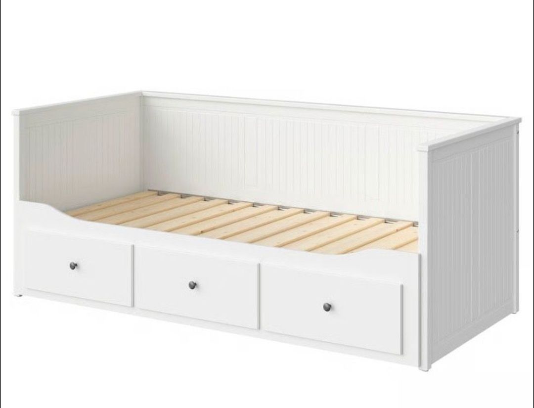 Łóżko leżanka Ikea Hemnes rozsuwane plus pojemnik na pościel i materac