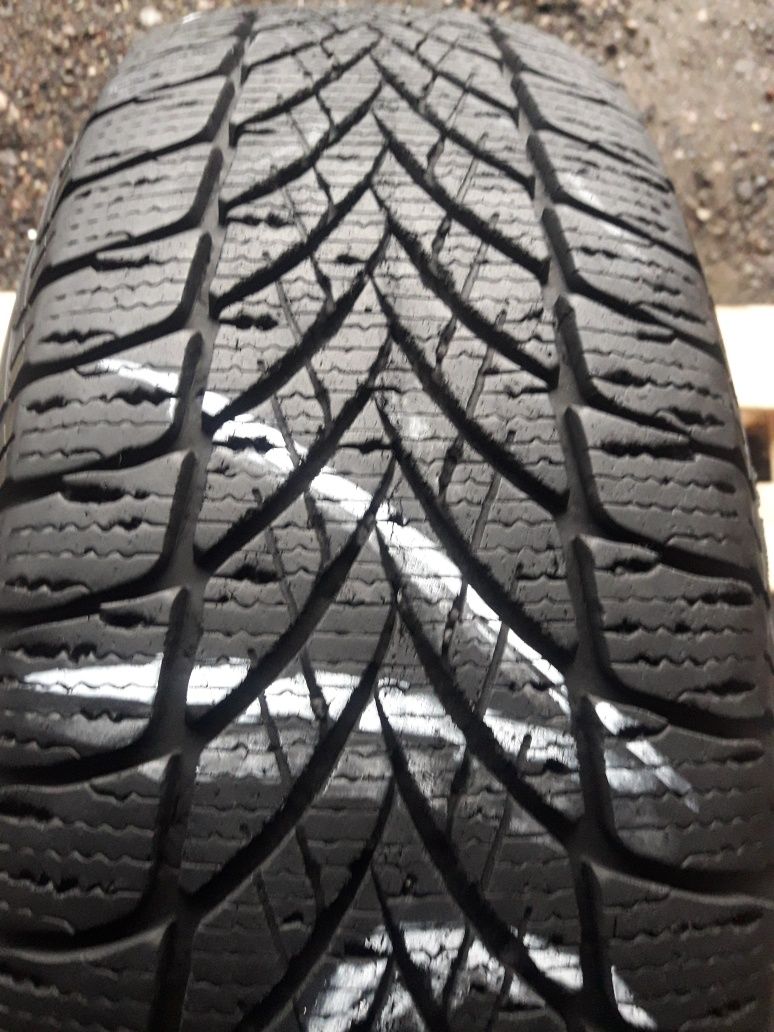 GOODYEAR 195/65R15 95T, pojedyńcza opona zimowa.