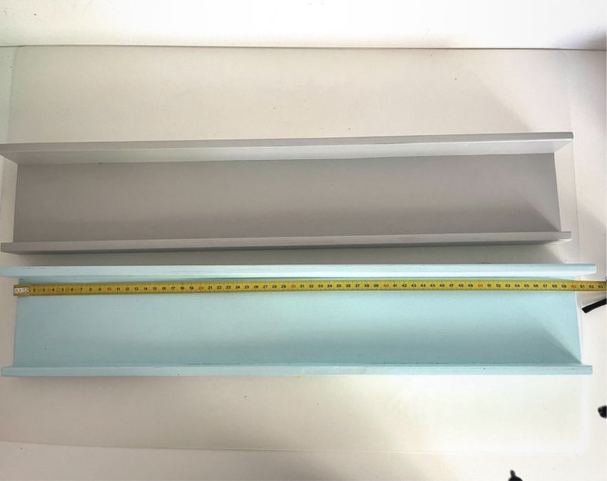 prateleira de parede azul ou cinza. Ideal para quarto criança