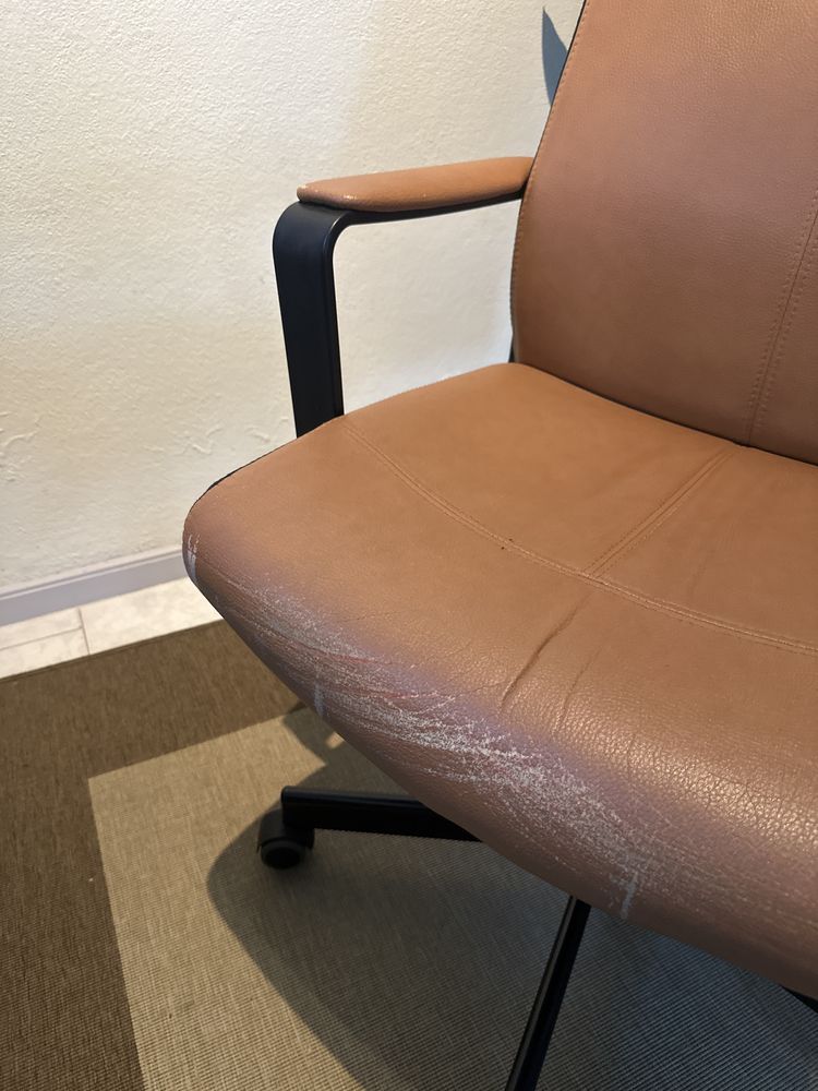 Cadeira secretaria IKEA em pele